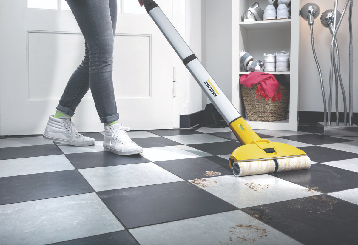 Απεικονίζεται η σκούπα